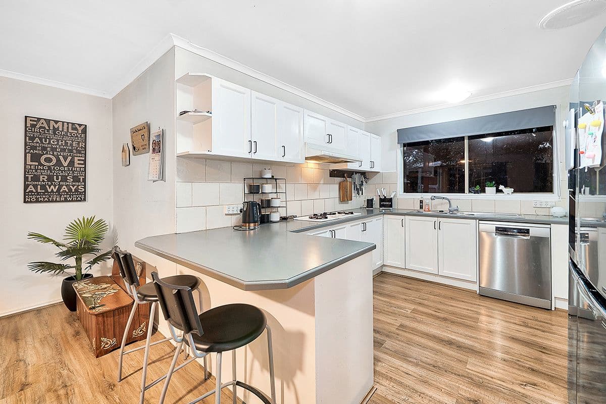 16 Balook Court, Cranbourne North VIC 3977, Cranbourne North - Thumbnail 2