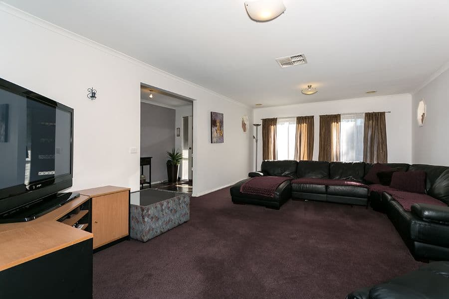 18 Eildon Circuit, TAYLORS HILL VIC 3037, Taylors Hill - Thumbnail 3