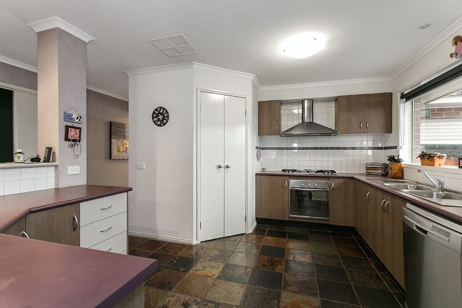 18 Eildon Circuit, TAYLORS HILL VIC 3037, Taylors Hill - Thumbnail 4