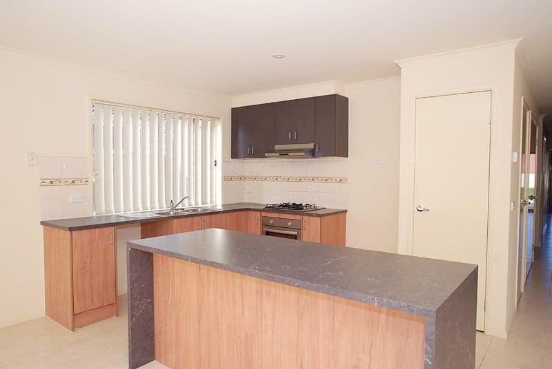 6  Westbrook Drive, KEYSBOROUGH VIC 3173, Keysborough - Thumbnail 2