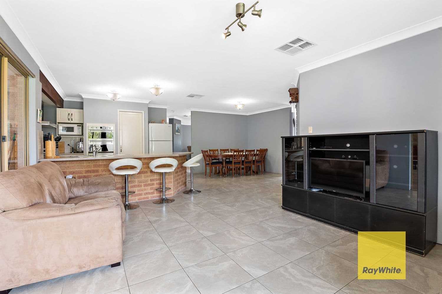 54 Bottlebrush Drive, Thornlie WA 6108, Thornlie - Thumbnail 3