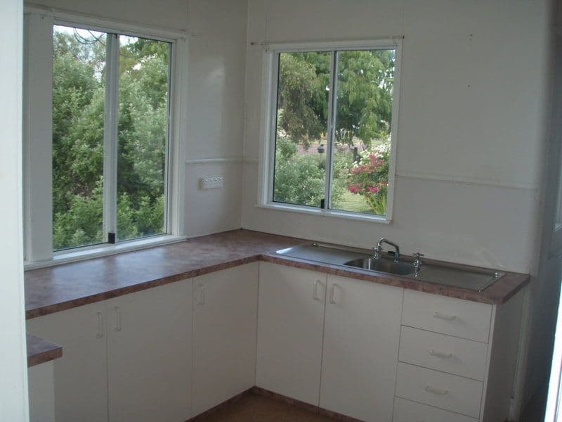 12 Hill Street, CHARLEVILLE QLD 4470, Charleville - Thumbnail 2