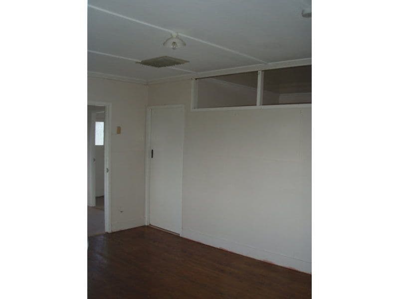 12 Hill Street, CHARLEVILLE QLD 4470, Charleville - Thumbnail 4