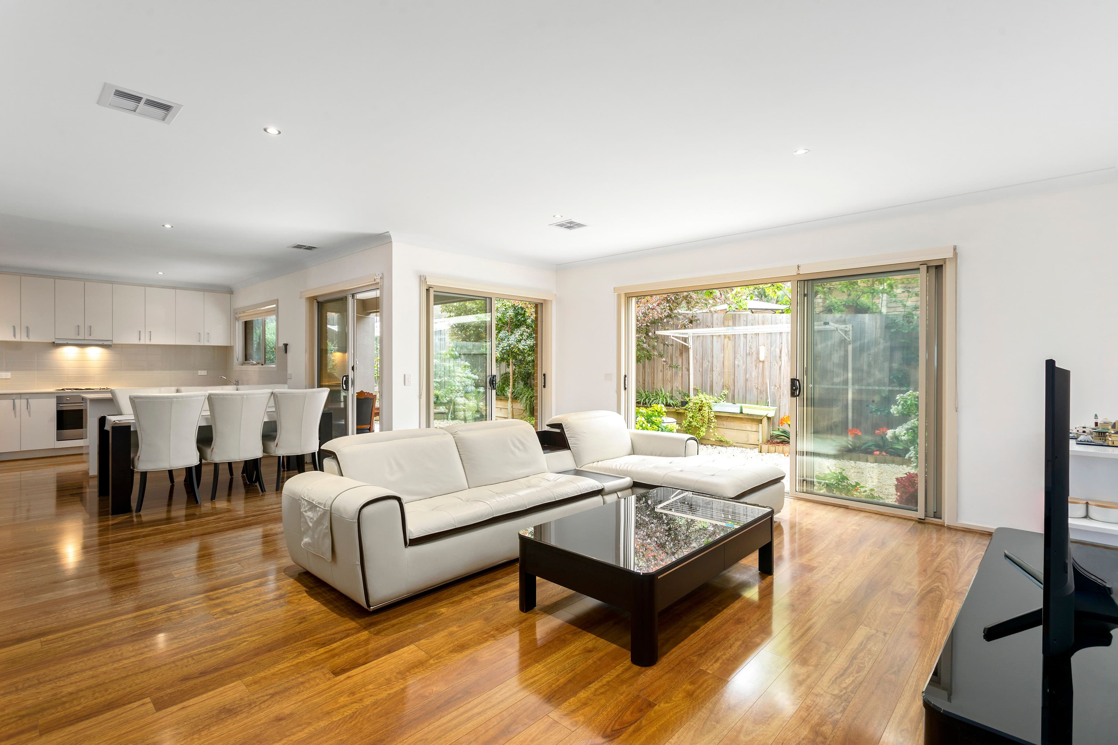 5 Rugby Court, Doncaster East VIC 3109, Doncaster East - Thumbnail 2