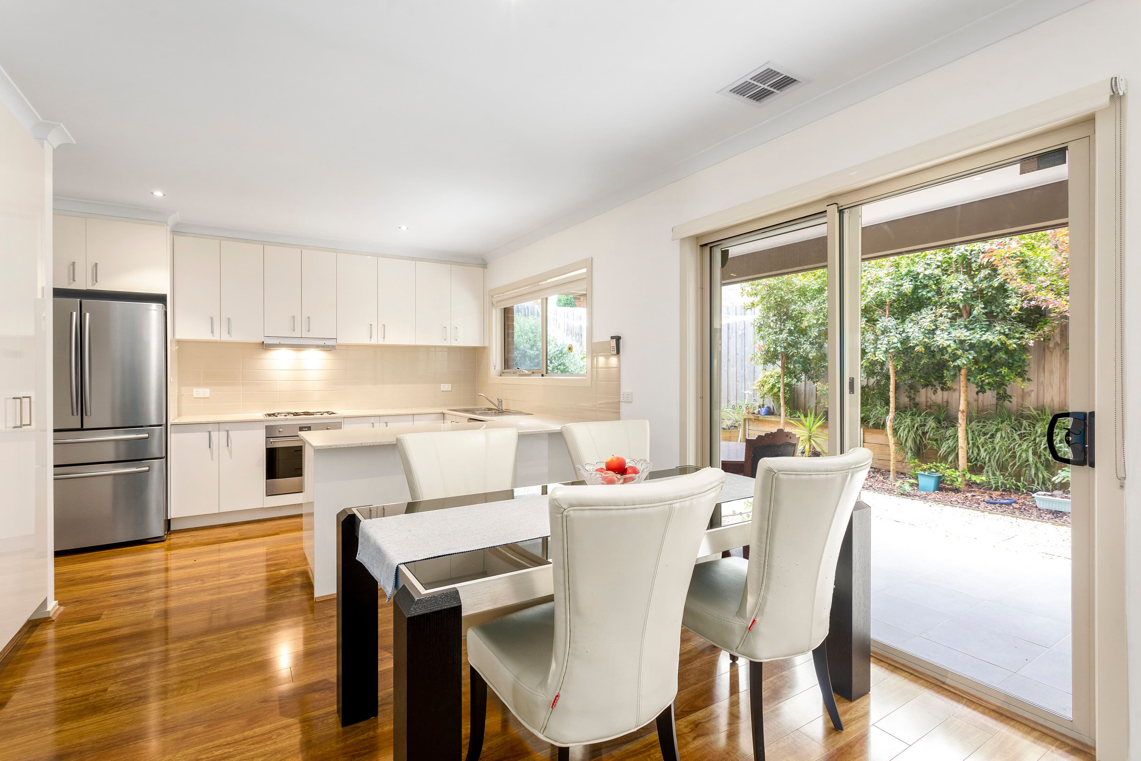 5 Rugby Court, Doncaster East VIC 3109, Doncaster East - Thumbnail 3