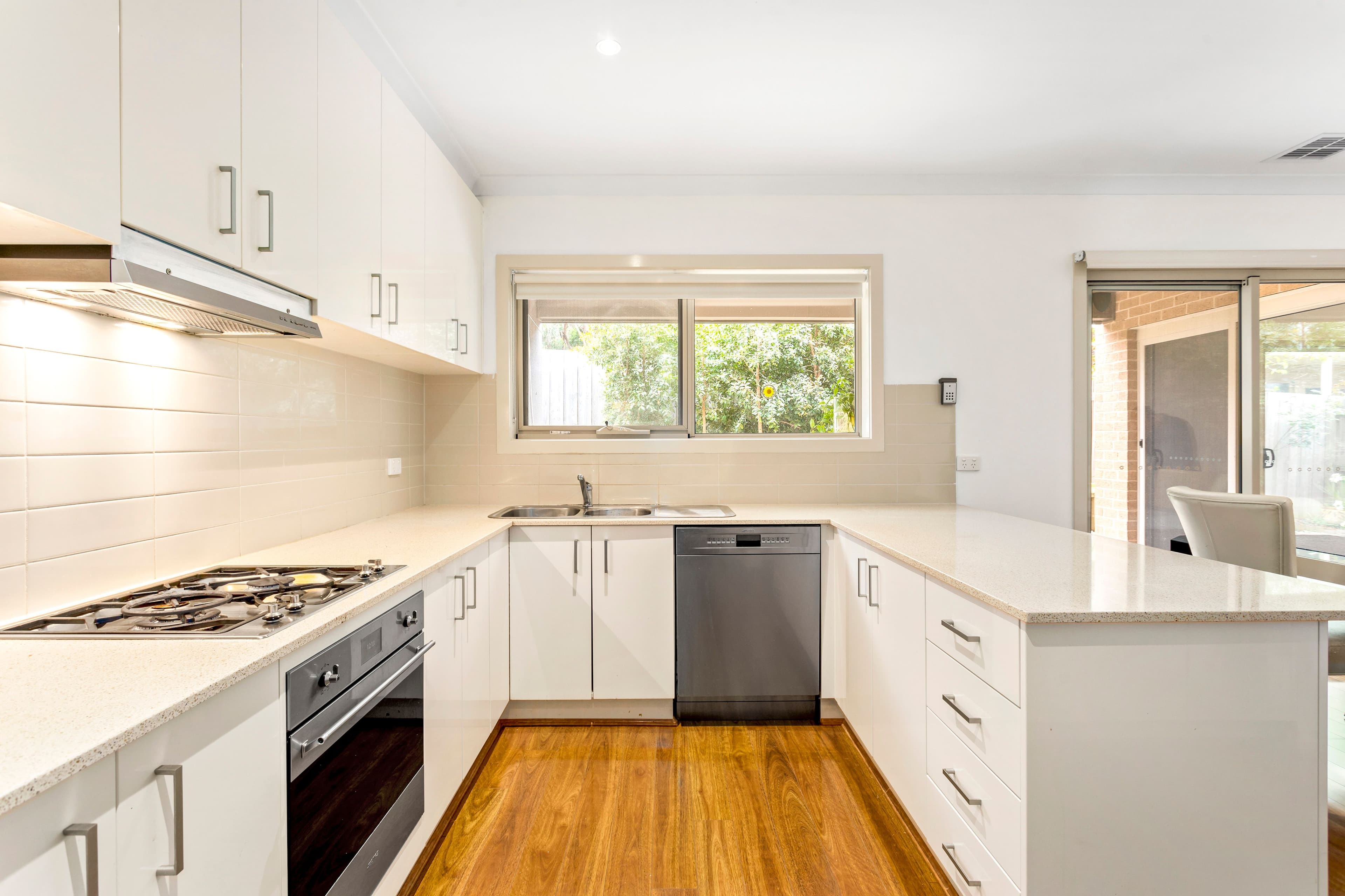 5 Rugby Court, Doncaster East VIC 3109, Doncaster East - Thumbnail 4