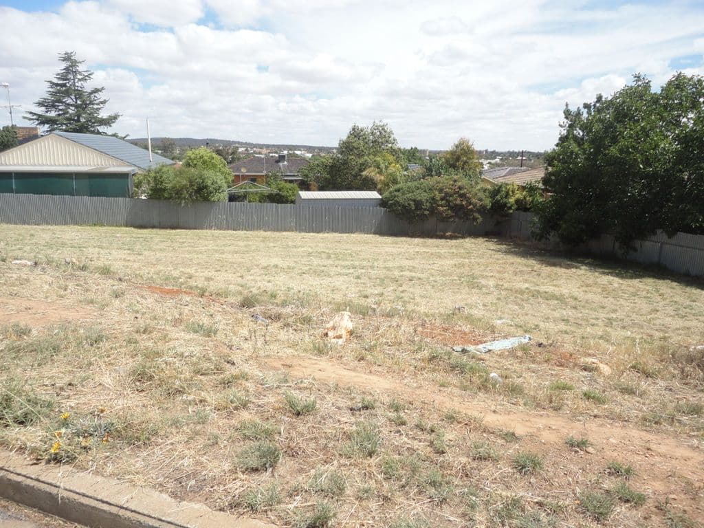 7 Parry Drive, TEMORA NSW 2666, Temora - Thumbnail 2