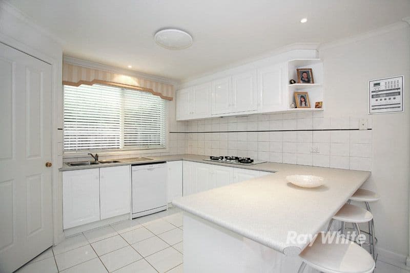 32 Tresise Avenue, WANTIRNA SOUTH VIC 3152, Wantirna South - Thumbnail 4