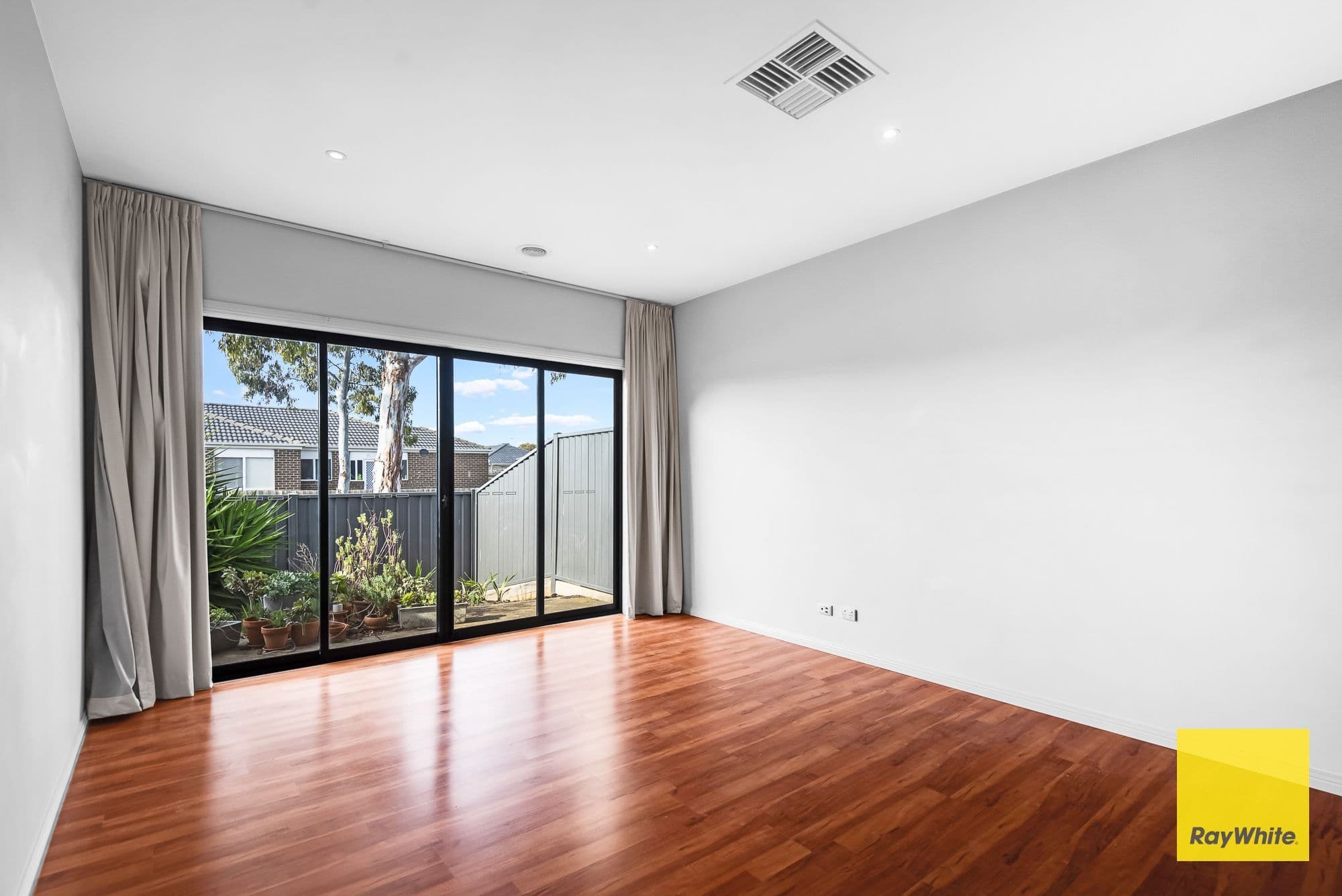 7 Bridlepath Drive, Truganina VIC 3029, Truganina - Thumbnail 2