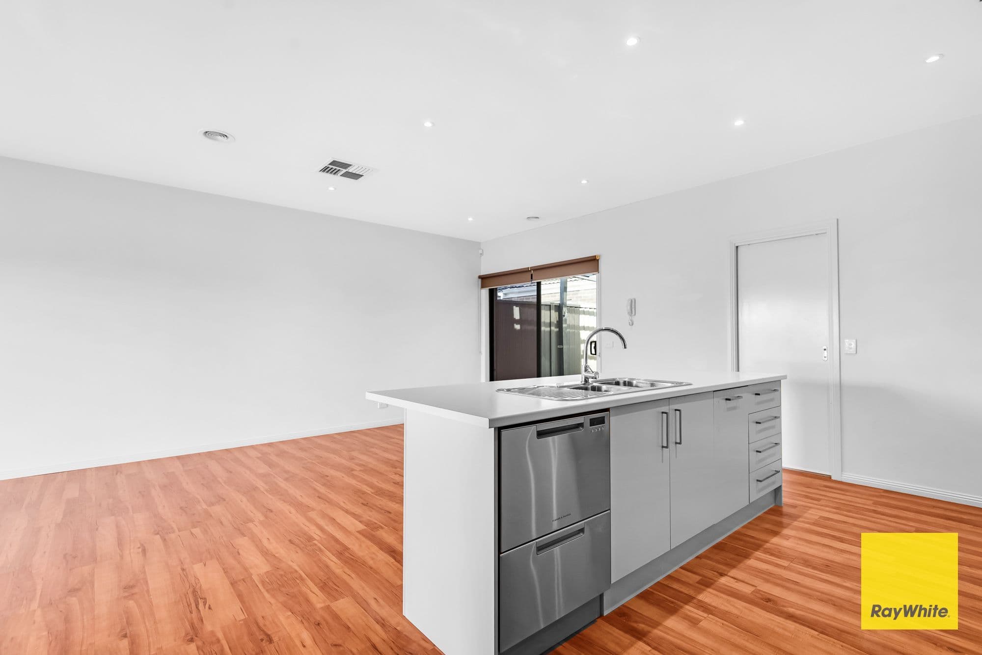 7 Bridlepath Drive, Truganina VIC 3029, Truganina - Thumbnail 5