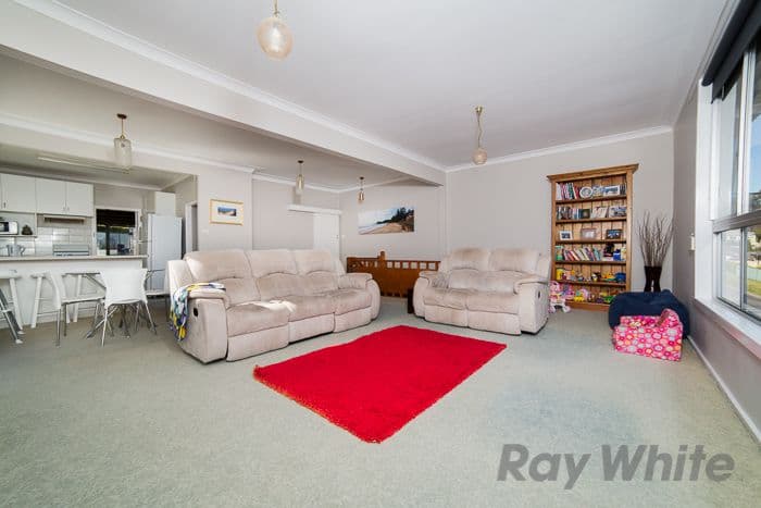 27 Merran Avenue, CHARLESTOWN NSW 2290, Charlestown - Thumbnail 2