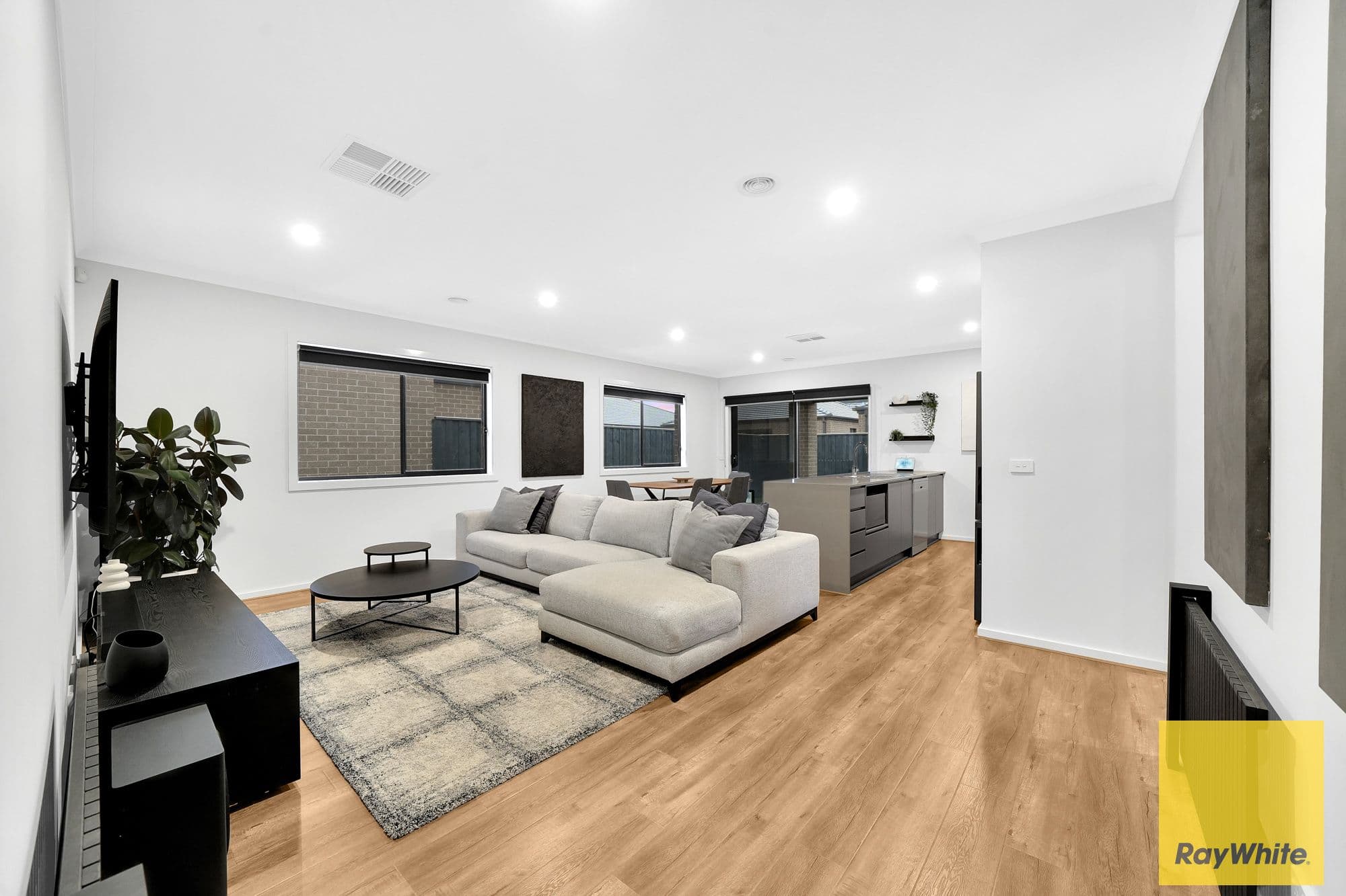 12 Sicily Avenue, DEANSIDE VIC 3336, Deanside - Thumbnail 3