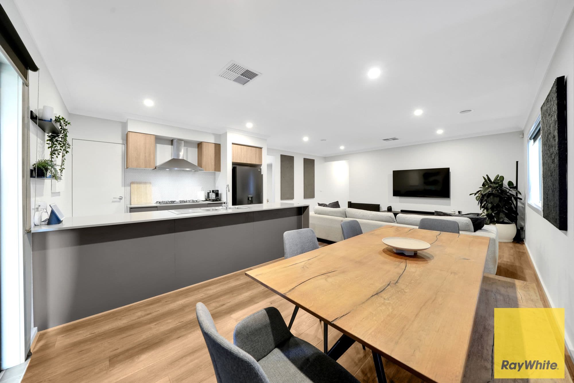 12 Sicily Avenue, DEANSIDE VIC 3336, Deanside - Thumbnail 5
