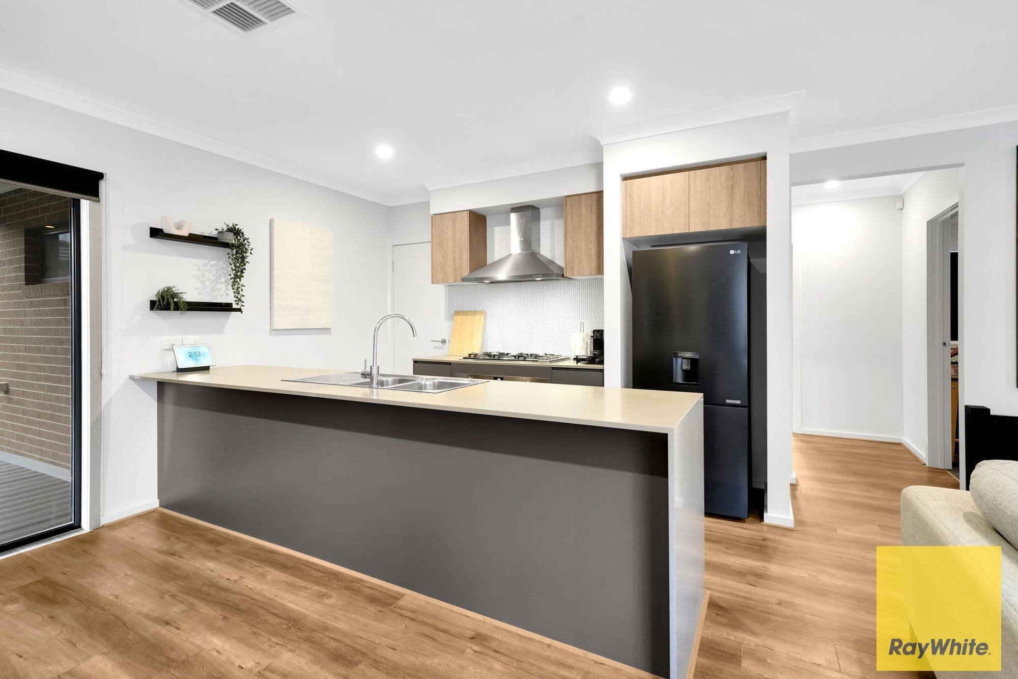 12 Sicily Avenue, DEANSIDE VIC 3336, Deanside - Thumbnail 6