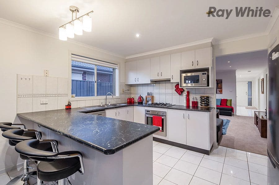 18 Olsen Retreat, Caroline Springs VIC 3023, Caroline Springs - Thumbnail 4