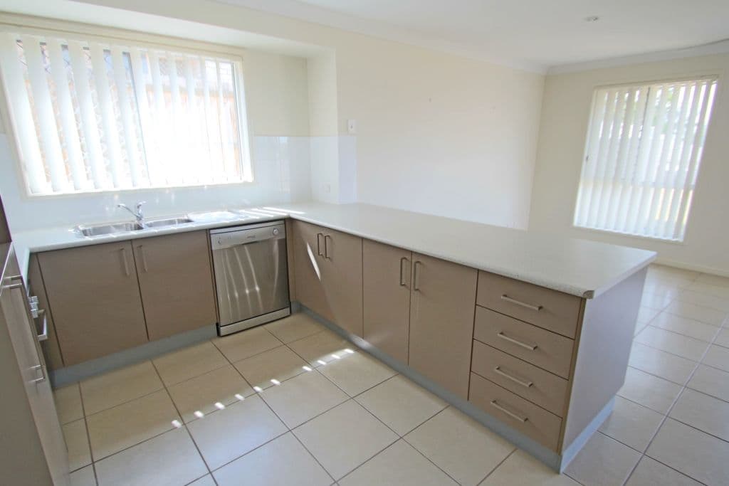 33 Tranquility Circle, BRASSALL QLD 4305, Brassall - Thumbnail 5