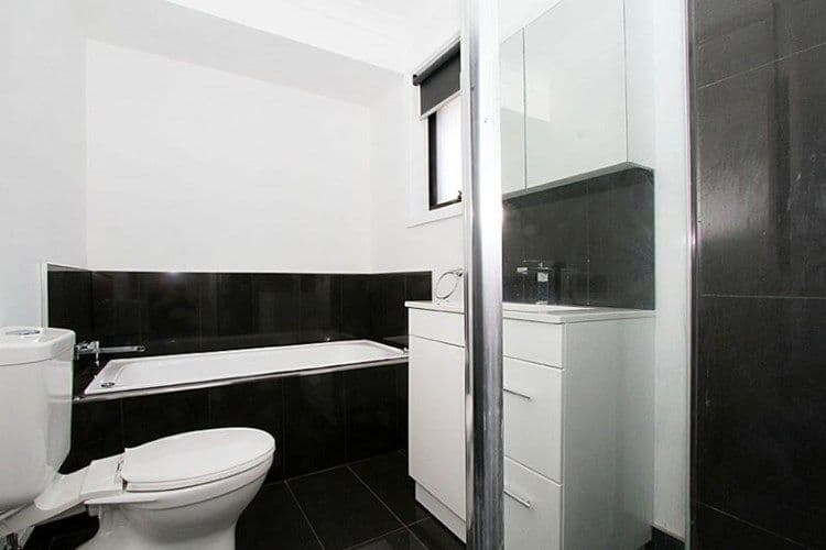 49 Winter Crescent, Reservoir VIC 3073, Reservoir - Thumbnail 3