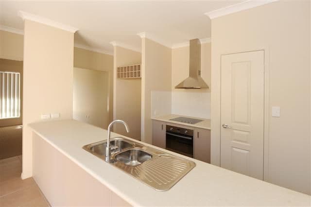 18 Lingwoodock Place, GLADSTONE QLD 4680, Gladstone - Thumbnail 2