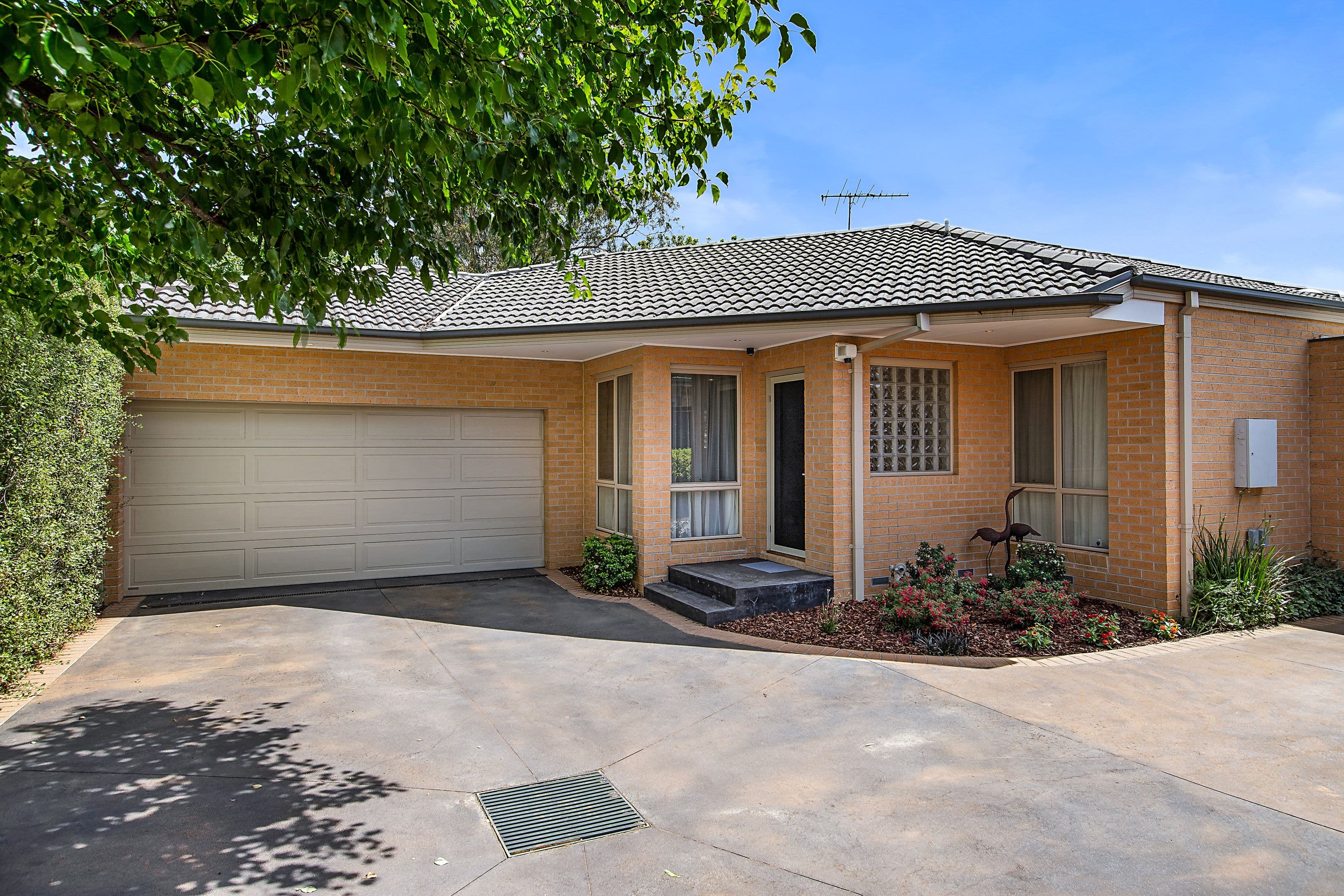 2 Rowan Court, Mount Waverley VIC 3149, Mount Waverley - Thumbnail 3