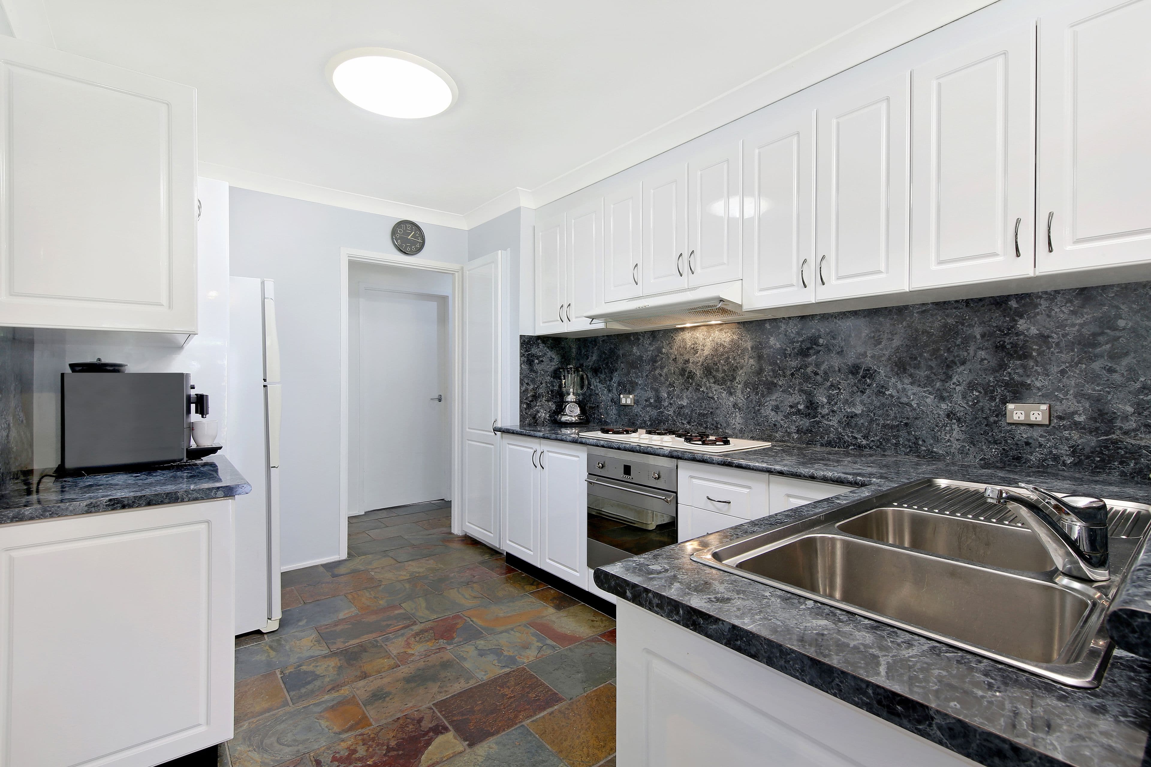 257 Caroline Chisholm Drive, Winston Hills - Thumbnail 2