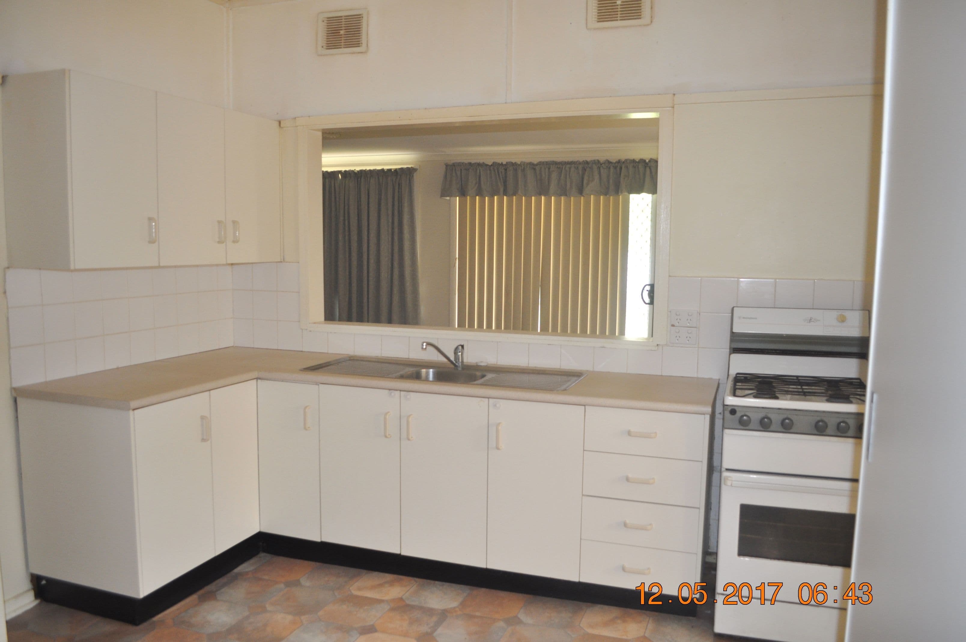 15 Hay Street, Cootamundra - Thumbnail 2