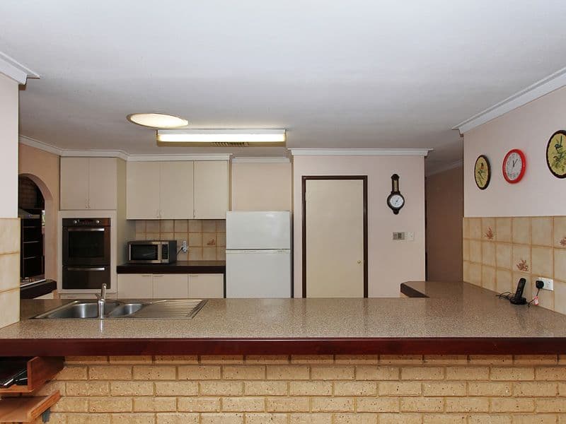 24 Inveraray Crescent, HAMERSLEY WA 6022, Hamersley - Thumbnail 2