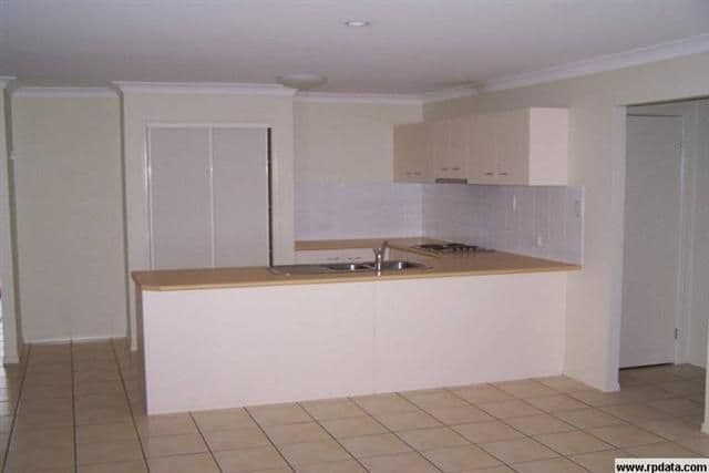 17 Wareena Crescent, GLENVALE QLD 4350, Glenvale - Thumbnail 2