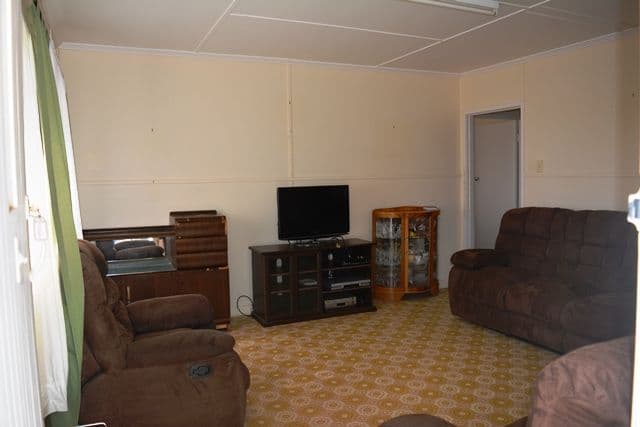 4 Myrtle Street, Blackall QLD 4472, Blackall - Thumbnail 2