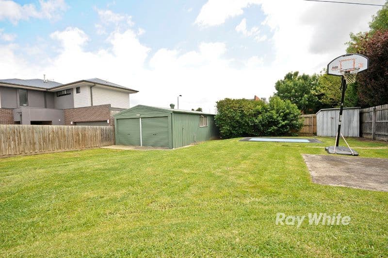 3 Giselle Avenue, WANTIRNA SOUTH VIC 3152, Wantirna South - Thumbnail 2