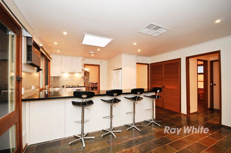 $670,000 (sold on 20-Dec-2019) House 3 beds | 1 bath | 2 car 240 Boundary Rd BARDON QLD 4065, 000 (Sold On 20-Dec-2019) House 3 Beds | 1 Bath | 2 Car 240 Boundary Rd Bardon - Thumbnail 2