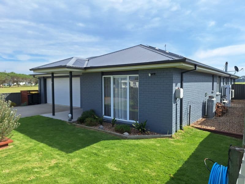 8 Government Road, Seaspray - Image 1