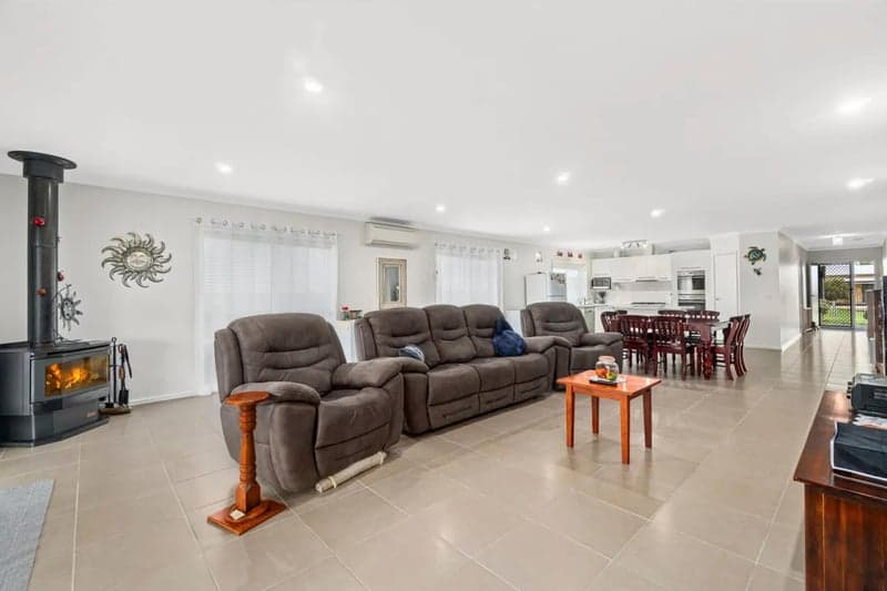 8 Government Road, Seaspray - Thumbnail 3