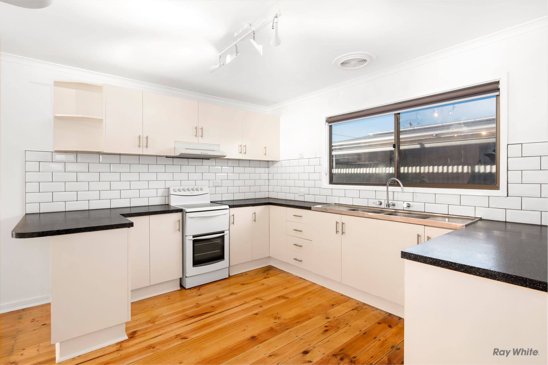 36 Sunderland Bay Road, Sunderland Bay VIC 3922, Sunderland Bay - Thumbnail 2
