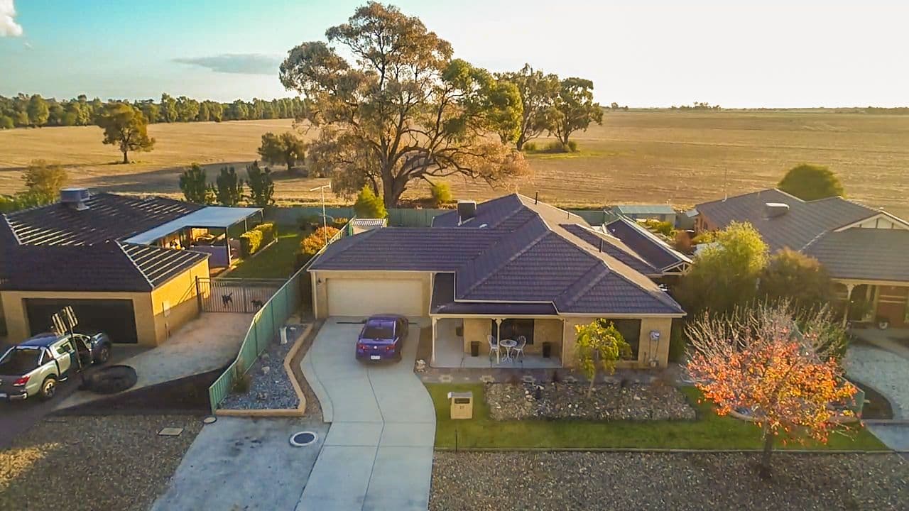 27 Woodlands Circuit, Echuca VIC 3564, Echuca - Thumbnail 2