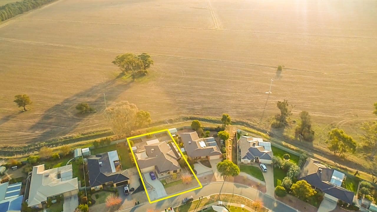 27 Woodlands Circuit, Echuca VIC 3564, Echuca - Thumbnail 4