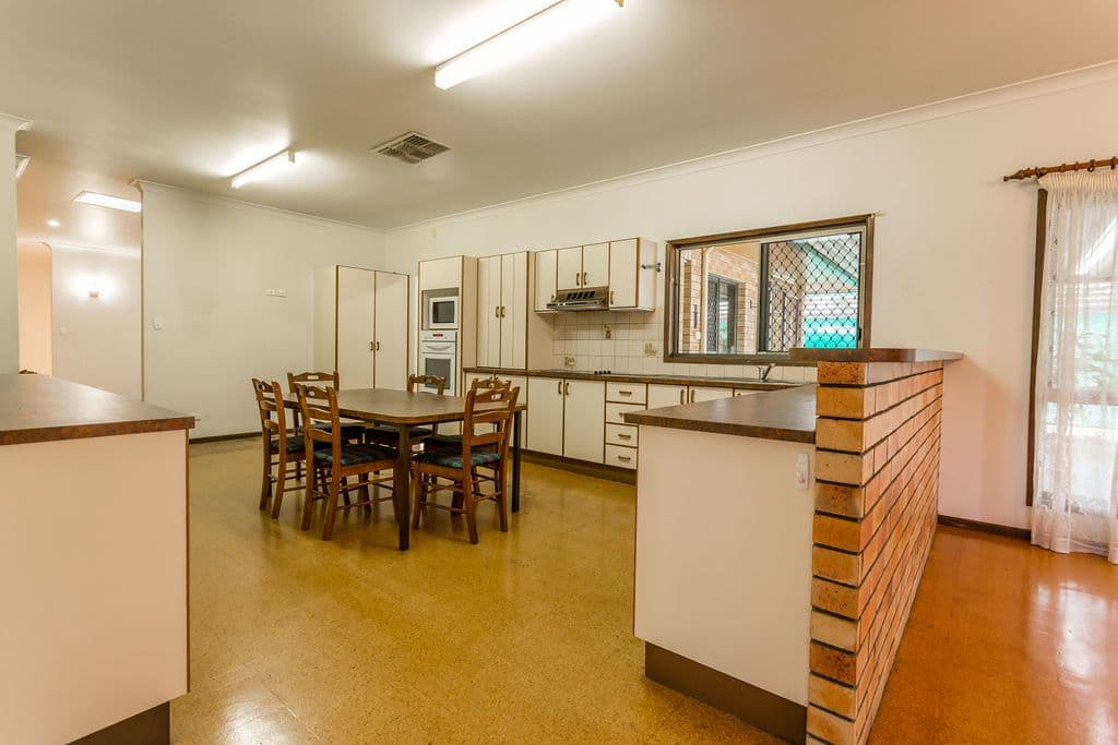 81 Retro Street, Emerald QLD 4720, Emerald - Thumbnail 3