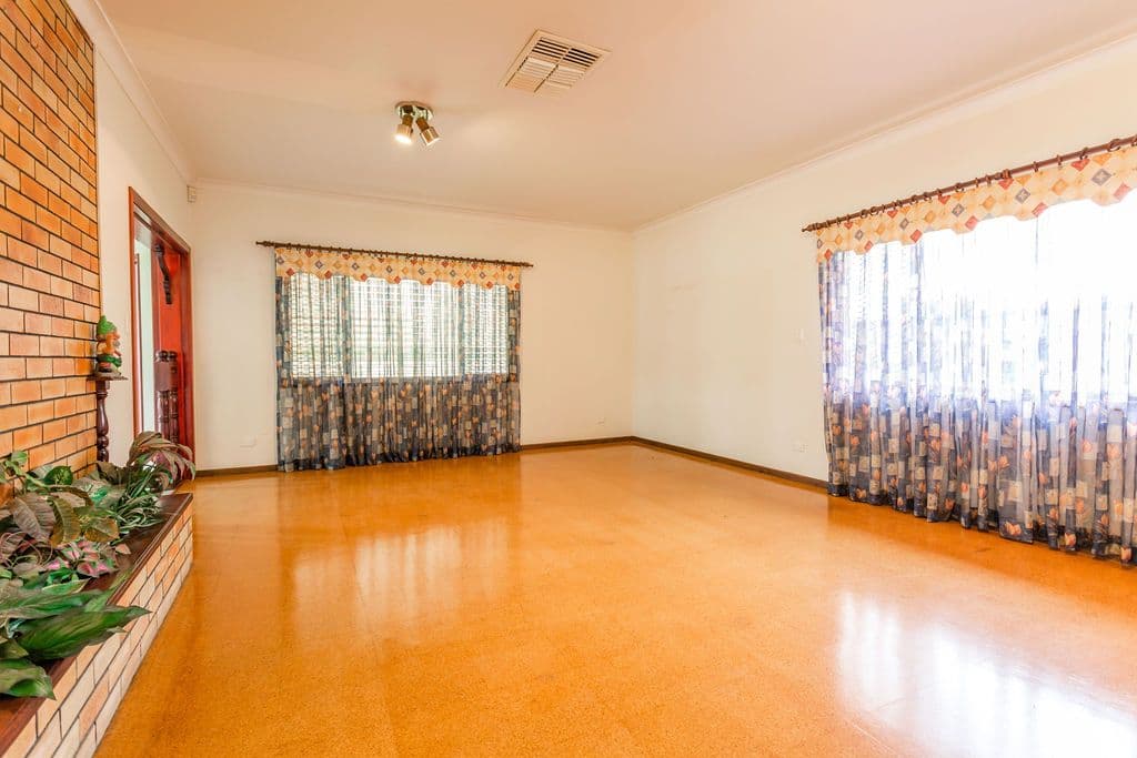 81 Retro Street, Emerald QLD 4720, Emerald - Thumbnail 4