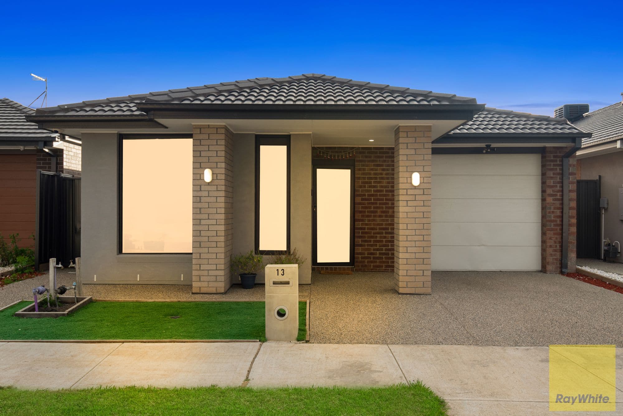 13 Emblem Street, Tarneit VIC 3029, Tarneit - Thumbnail 2