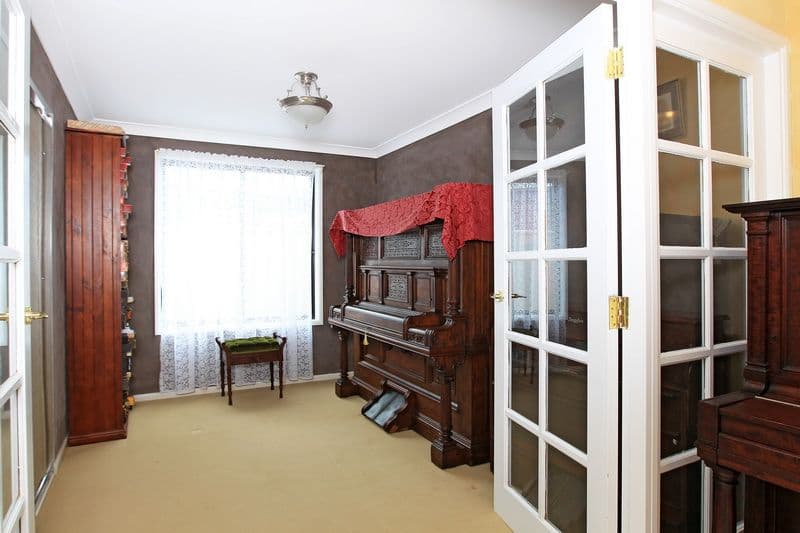 98 Rayleigh Drive, WORRIGEE NSW 2540, Worrigee - Thumbnail 6
