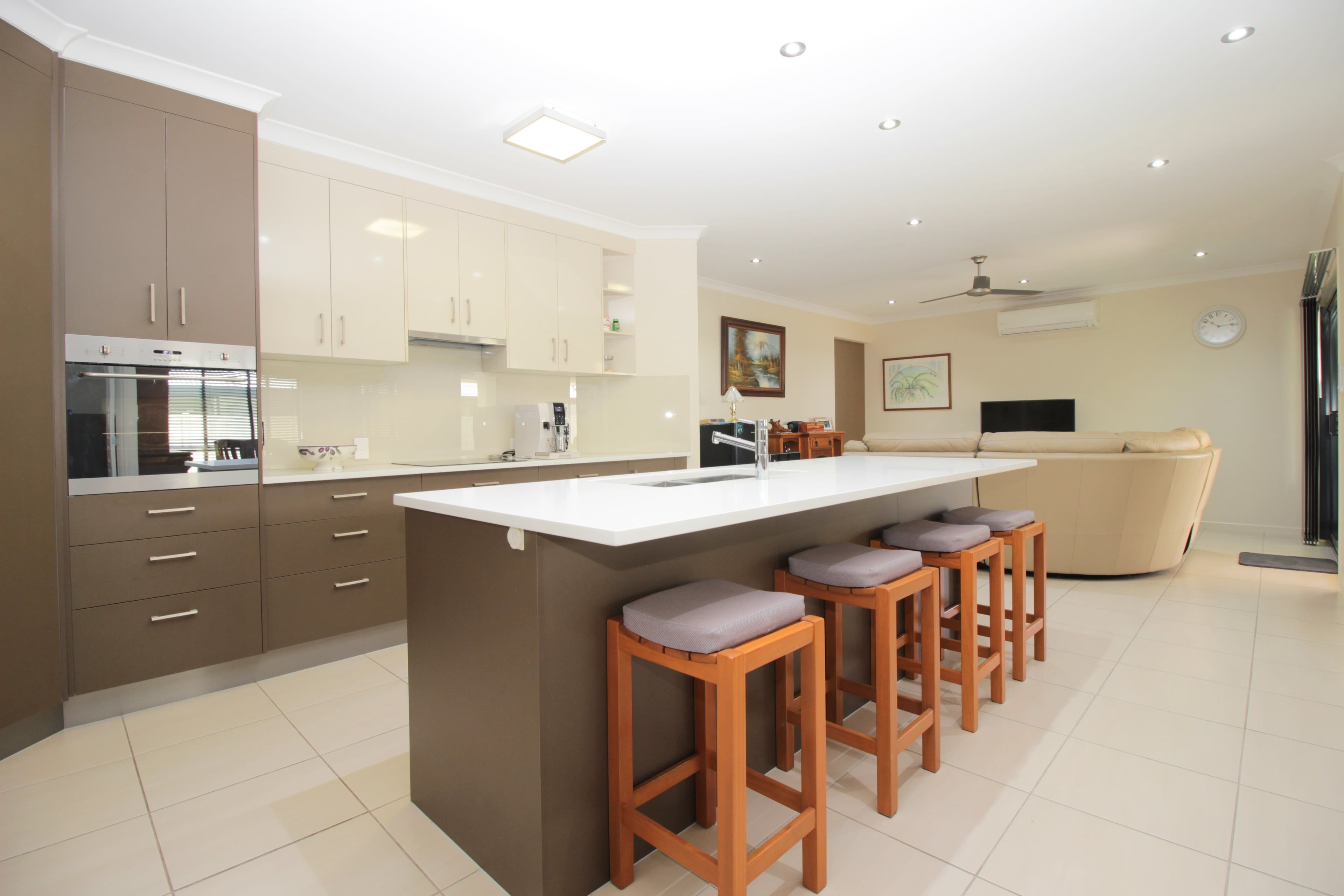 44 Wright Street, Emerald QLD 4720, Emerald - Thumbnail 2