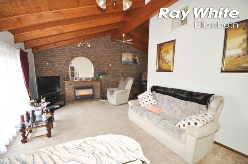 18 Megunya Crescent, Craigmore SA 5114, Craigmore - Thumbnail 4