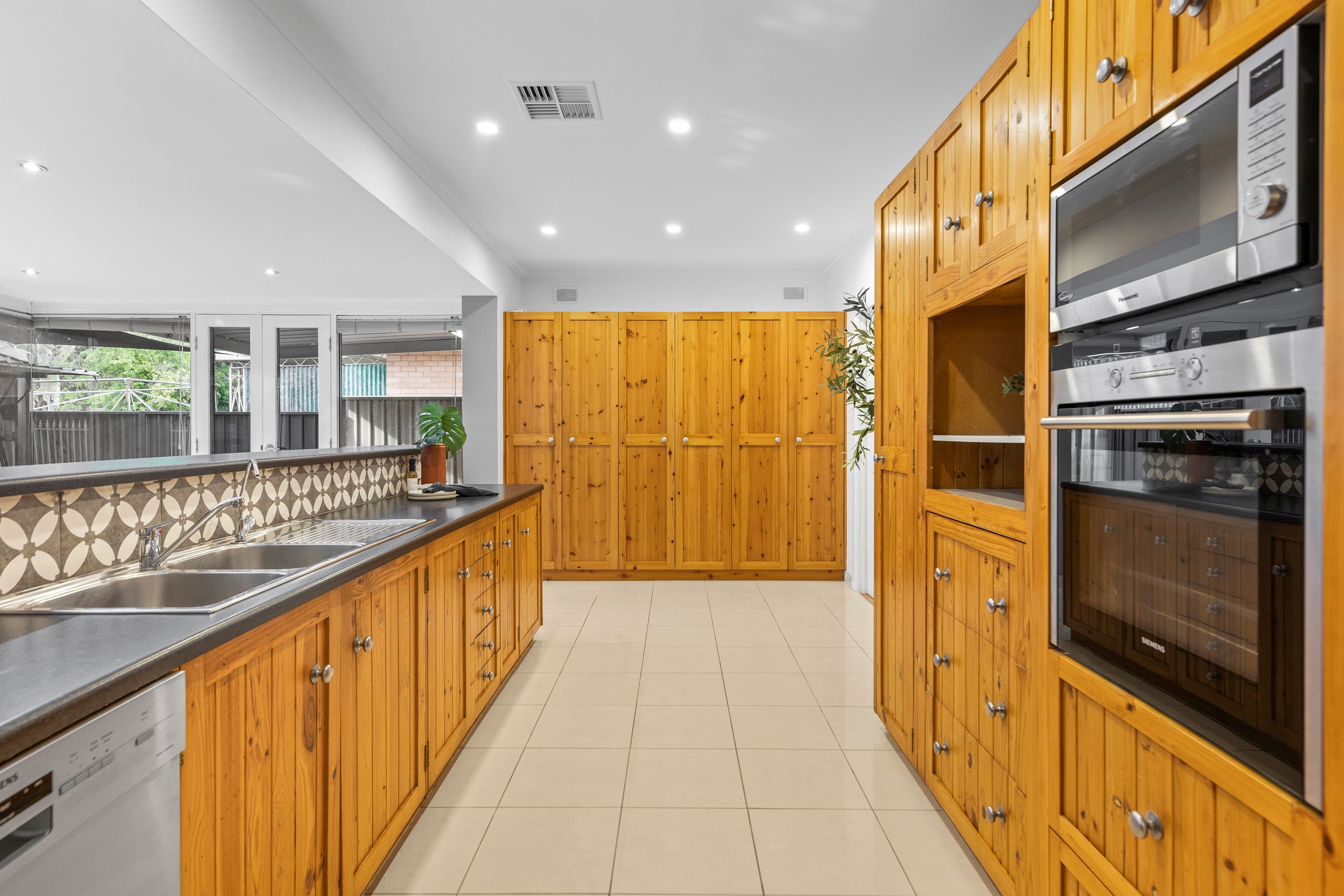 4 Ambrose Avenue, Campbelltown SA 5074, Campbelltown - Thumbnail 4
