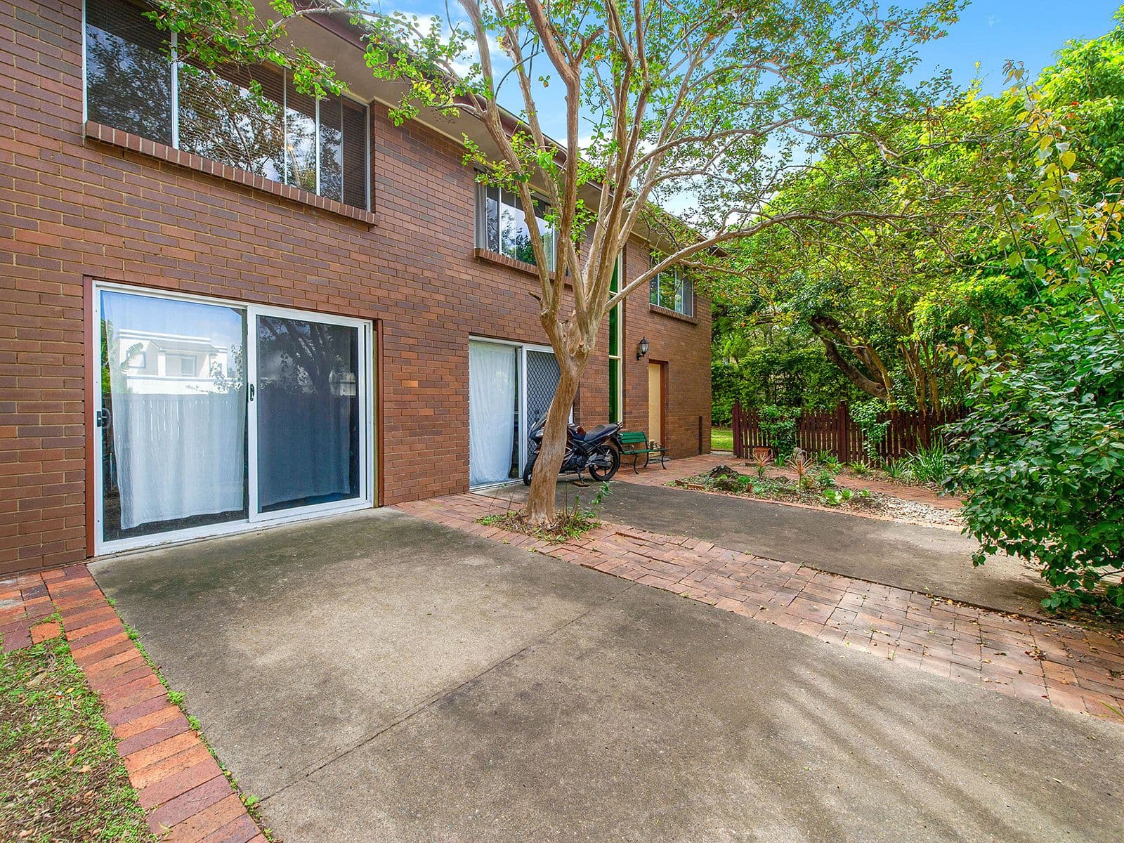 352 Verney Road East, Graceville QLD 4075, Graceville - Thumbnail 2