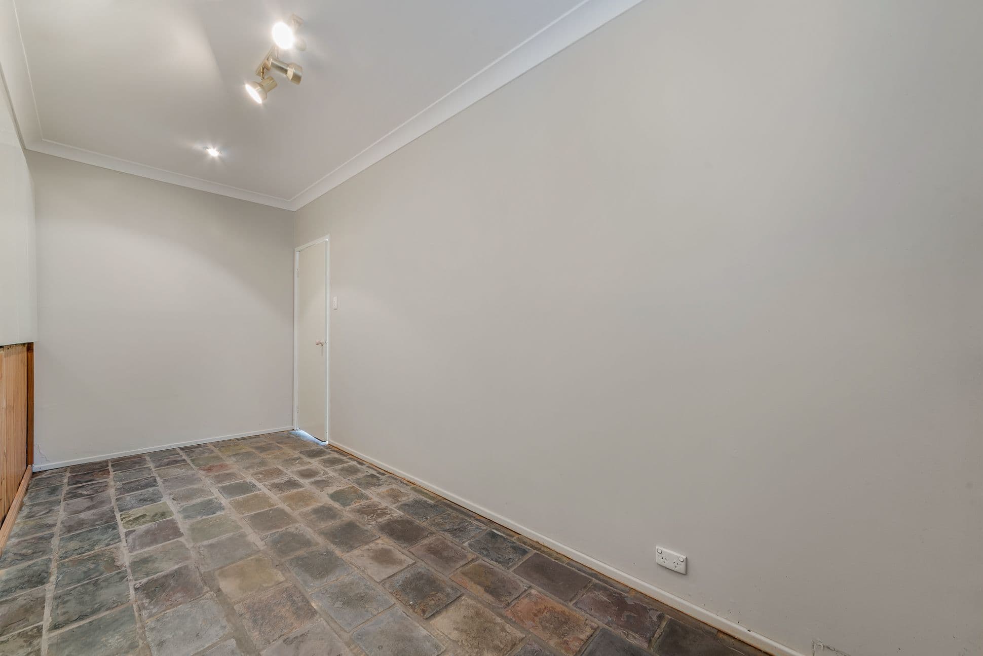 30 Twingleton Avenue, Ambarvale - Thumbnail 3