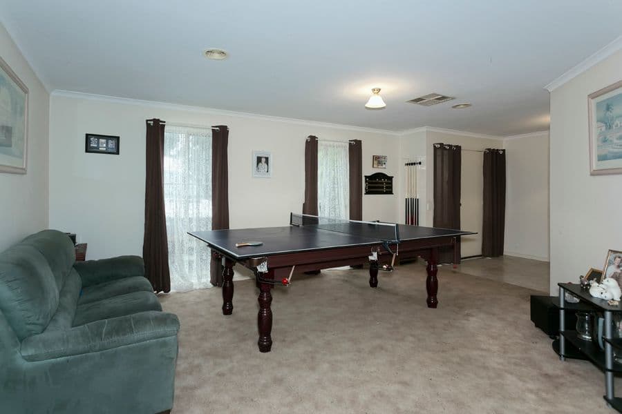 20 Westlake Drive, MELTON WEST VIC 3337, Melton West - Thumbnail 3