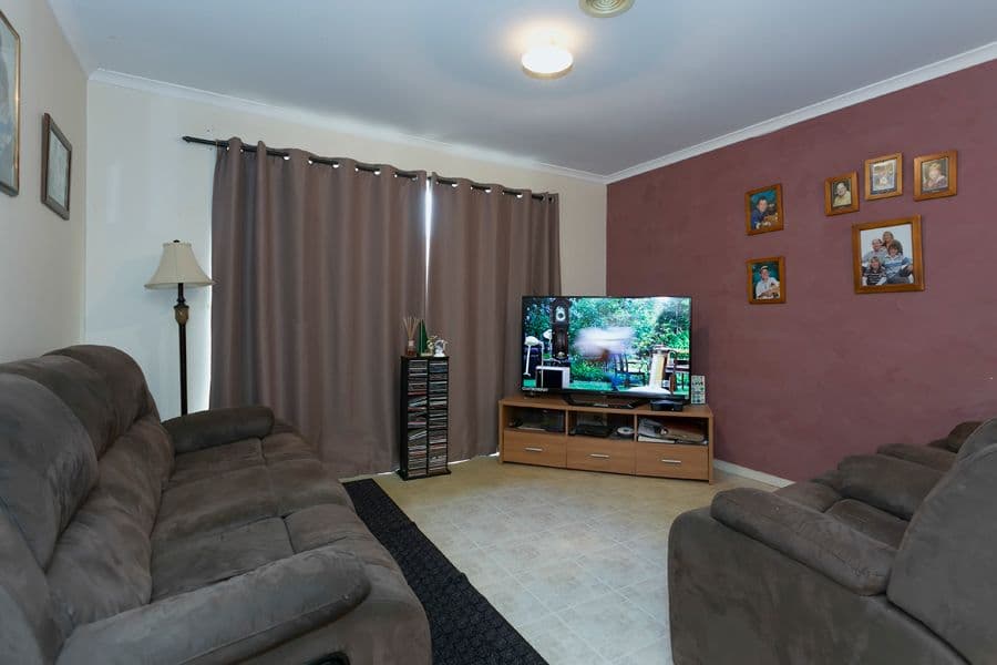 20 Westlake Drive, MELTON WEST VIC 3337, Melton West - Thumbnail 4