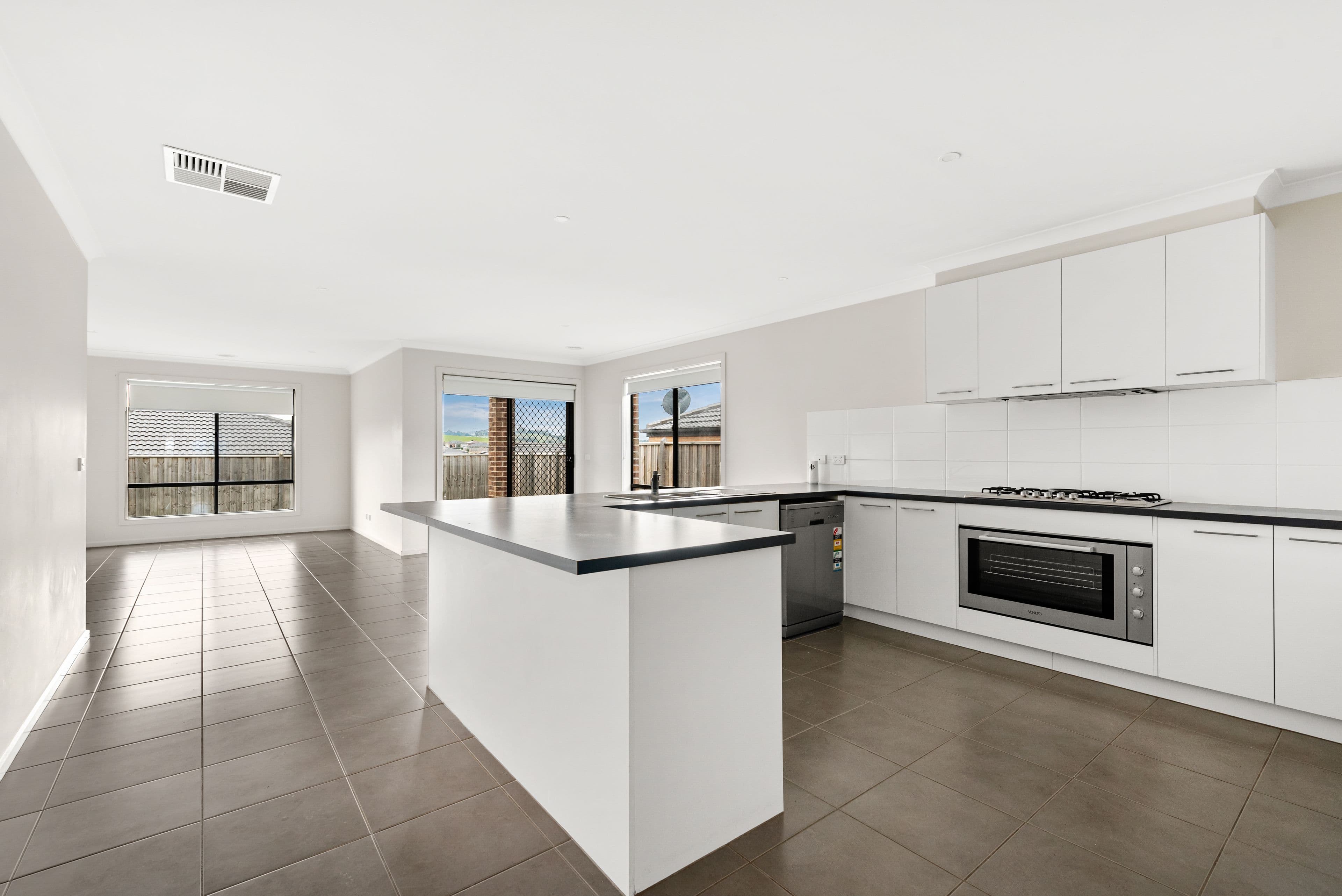 5 Bella Vista Crescent, Pakenham VIC 3810, Pakenham - Thumbnail 5