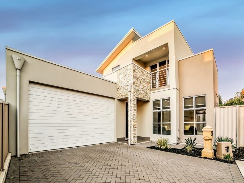 4/10 Commercial Road, Port Noarlunga South - Image 1