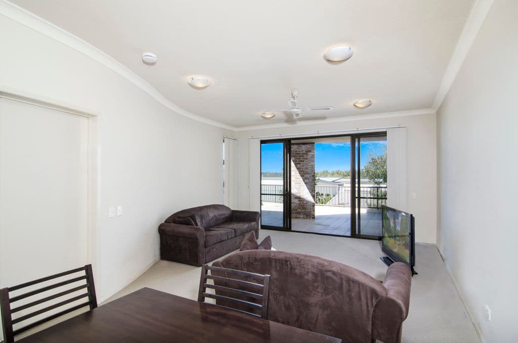 27 Ranier Crescent, VARSITY LAKES QLD 4227, Varsity Lakes - Thumbnail 4