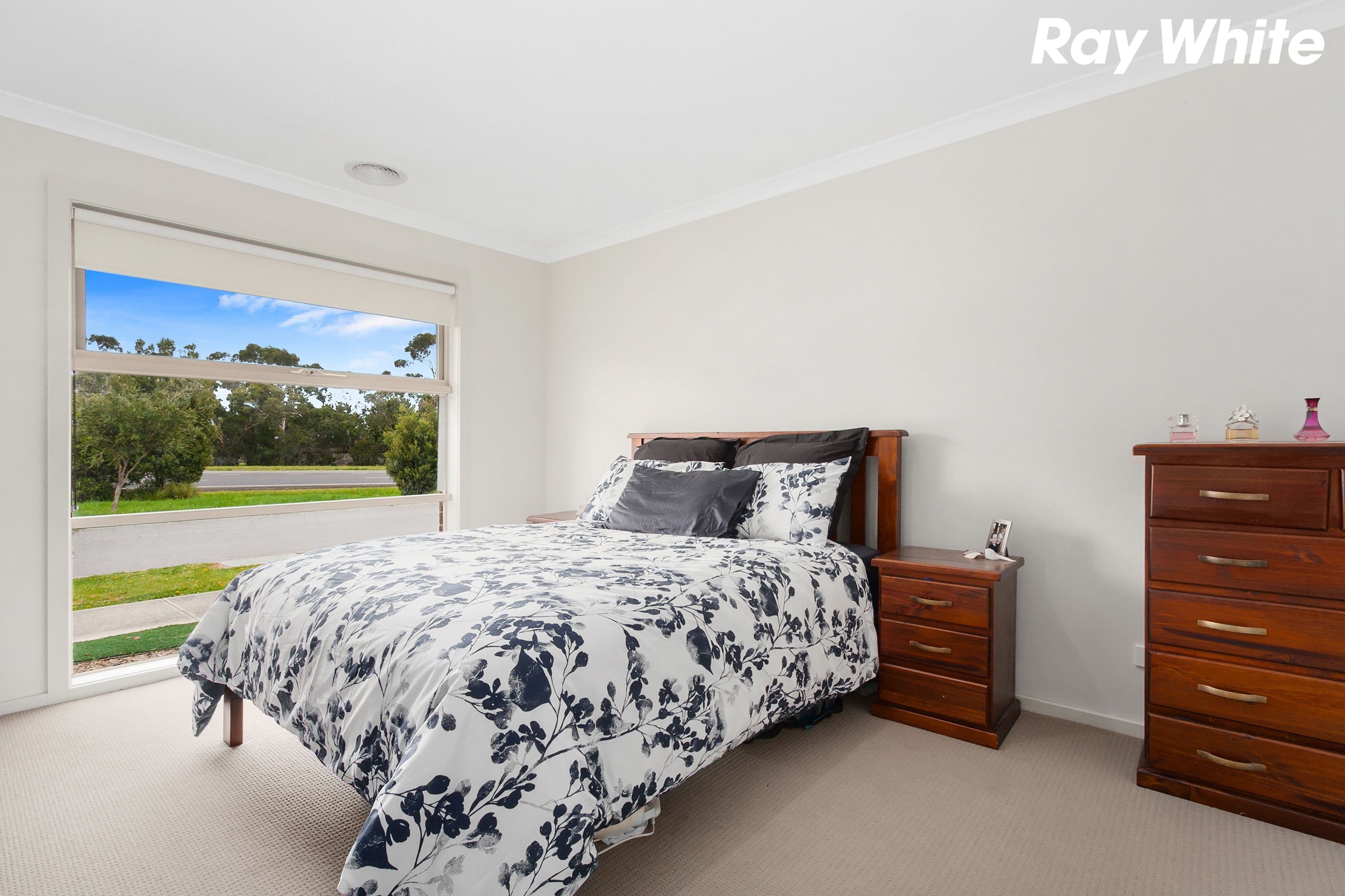 86 Fallingwater Drive, Pakenham VIC 3810, Pakenham - Thumbnail 2